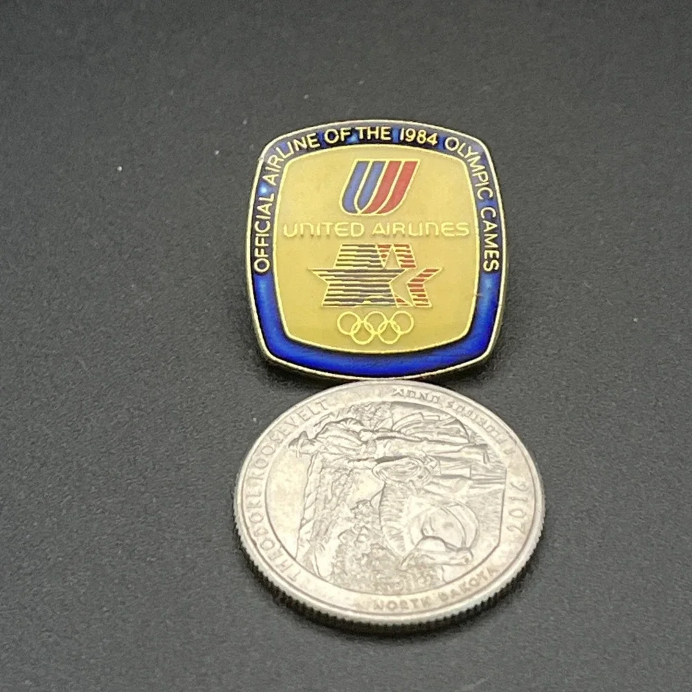 1984 Los‎ Angeles Olympics Summer Games United Airlines Sponsor Lapel Hat Pin
